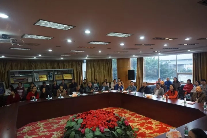 不忘初心 牢记使命：公司组织职工观看十九大开幕会直播盛况